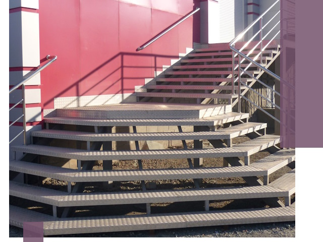 Лестницы для магазина в Белгороде — изготовление и монтаж