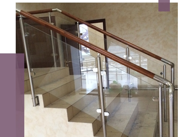 Комбинированные перила из металла и дерева в Белгороде